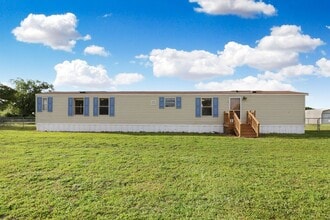 Building Photo - 2 BR, 2 BA Mobile Home w/ 2-Car Detached G...