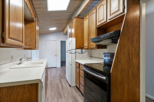 Building Photo - Ogden 4 Bedroom Home with Fenced Backyard!
