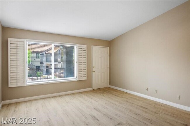 Building Photo - 1575 W Warm Springs Rd