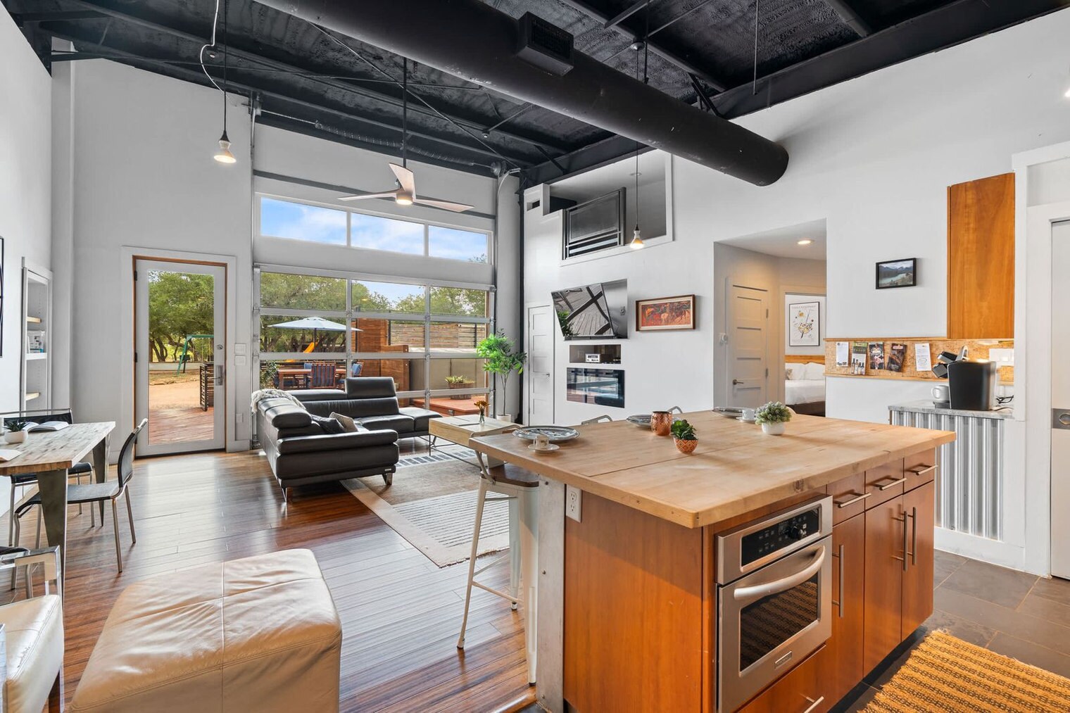 Building Photo - 9801 Mor Dr