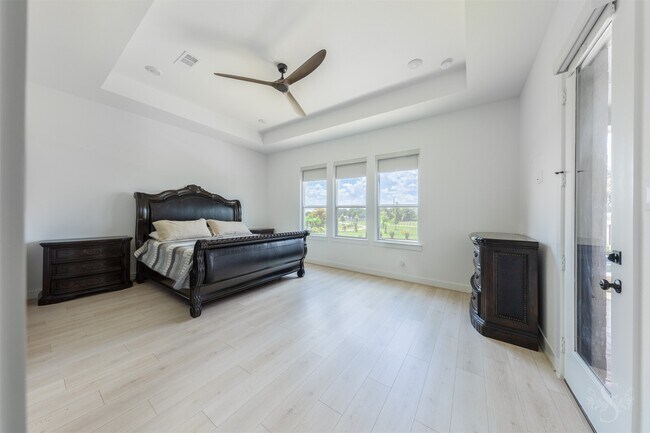 Building Photo - 7526 Sunny Oak Ln