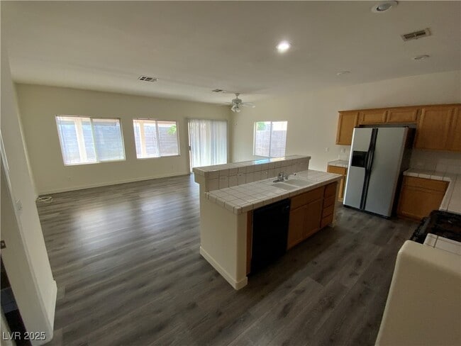 Building Photo - 330 John Henry Dr