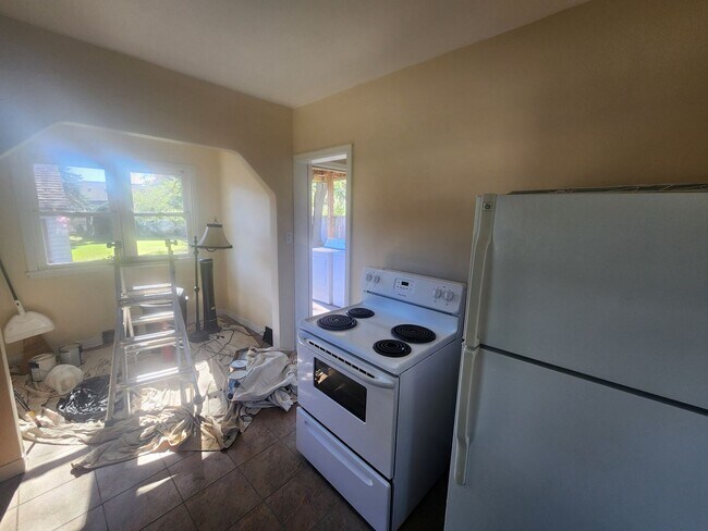 Building Photo - Charming 2bd Home in Roseville- Close to E...