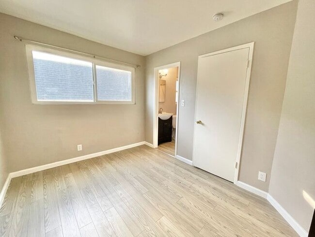 Building Photo - Charming Updated 1-Bedroom Apartment in Downtown Santa Rosa – $1,650/month