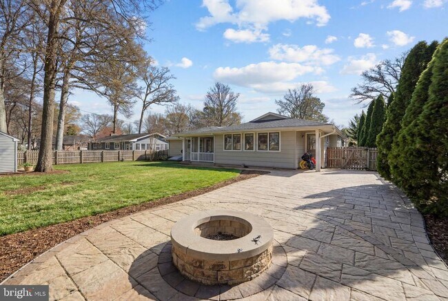 Building Photo - 808 Cottonwood Dr