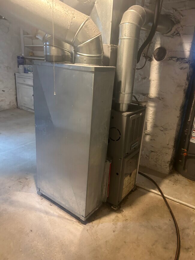 Newer heating/cooling unit - 615 S 6th St