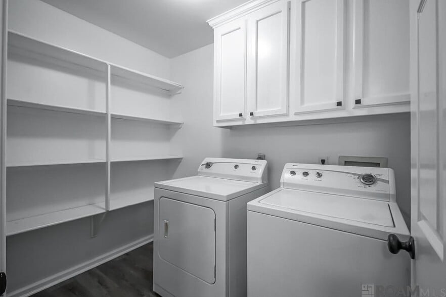 Building Photo - 14211 Parkridge Dr
