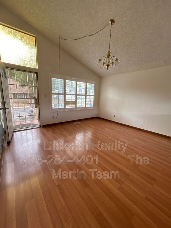 Building Photo - 306 E Quail St