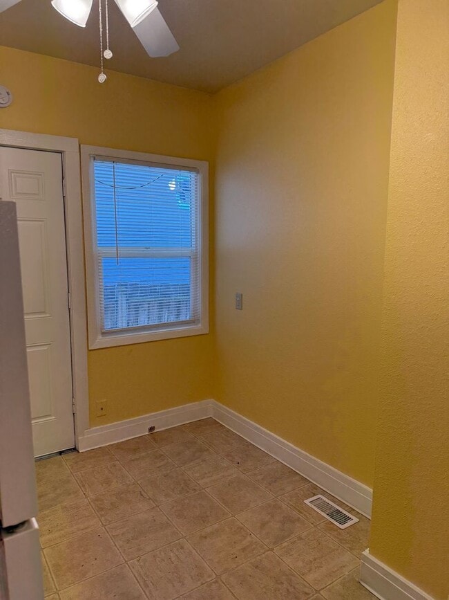 Building Photo - FIRST MONTH FREE WITH MOVE-IN BEFORE JULY ...