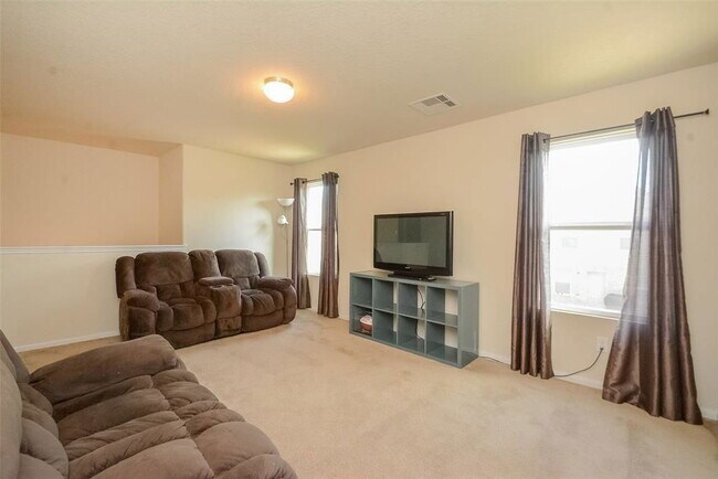Building Photo - 9930 Swallow Dr