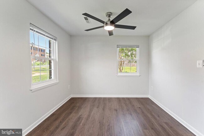 Building Photo - 15001 Cherrydale Dr