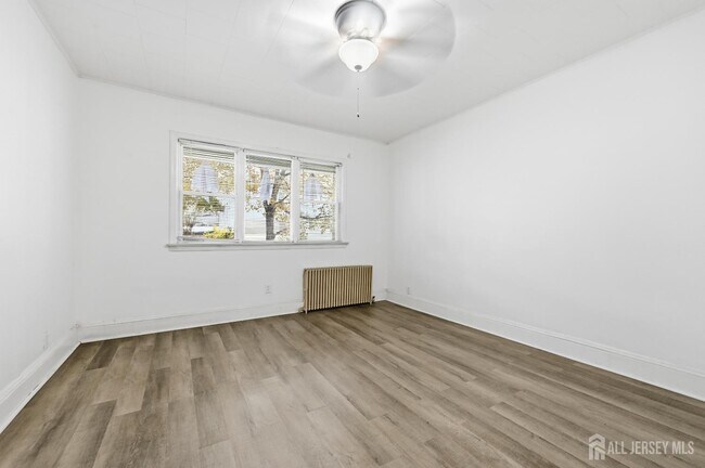 Building Photo - 182 Avenue F