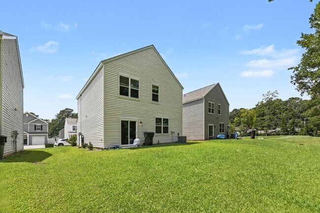 Building Photo - 165 River Hl Rd