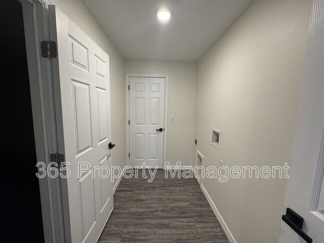 Building Photo - 1195 Highlands Rd