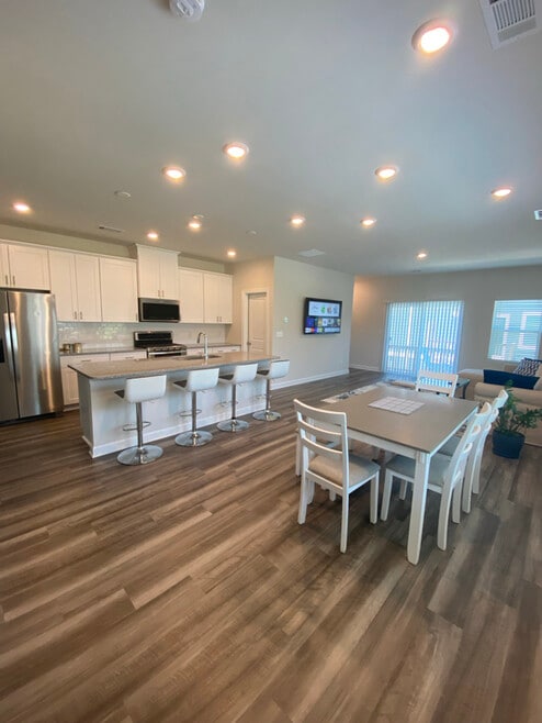 Building Photo - 7116 Bryce Ave