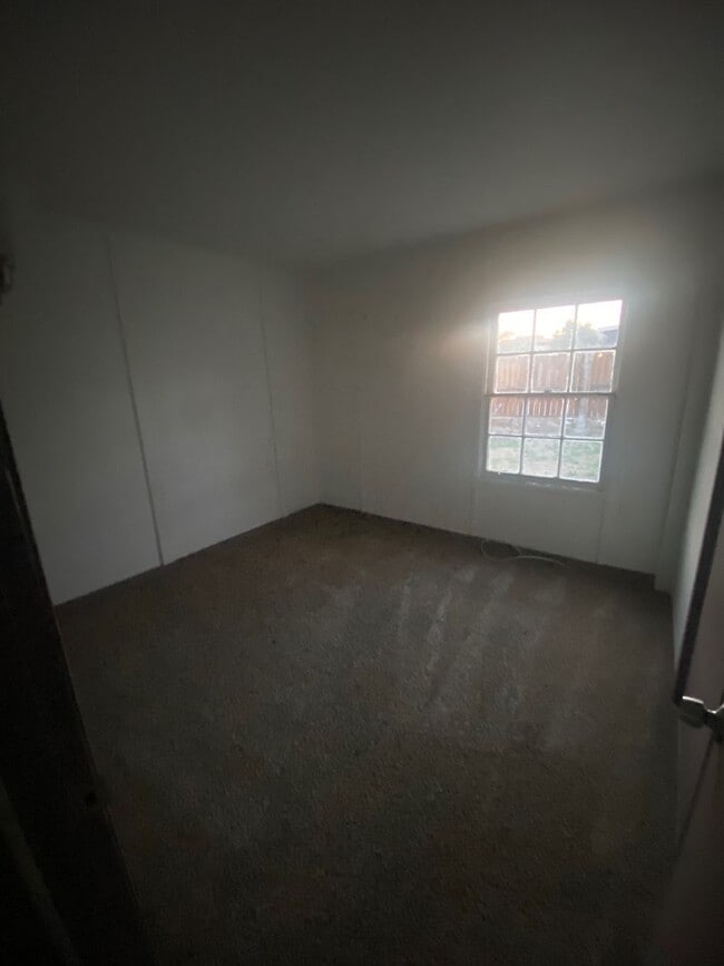 Building Photo - Henderson - 2 Bedroom - Water Street Location!