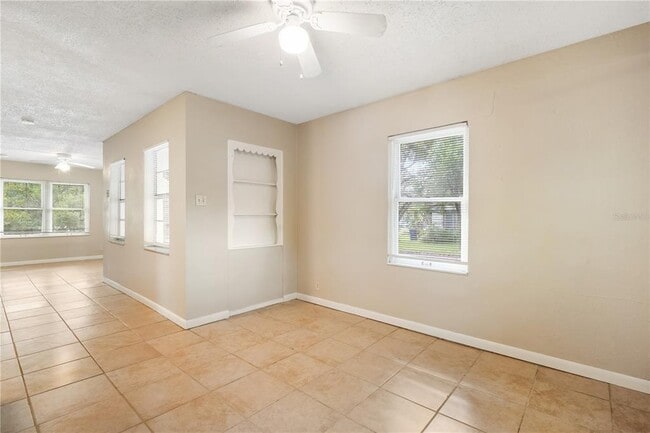 Building Photo - 708 E Brawin Ave