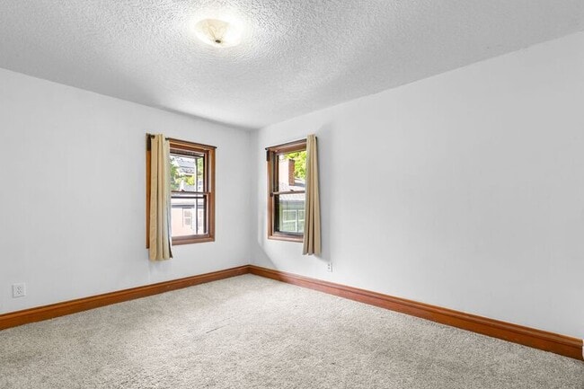 Building Photo - 6409 SE Belmont St