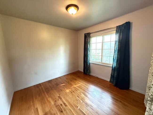 Building Photo - Stunning 3 bedroom, 1.5 Bath in Tulsa