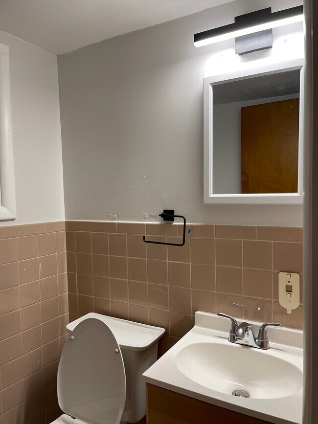 Building Photo - 6 Juniper Ln