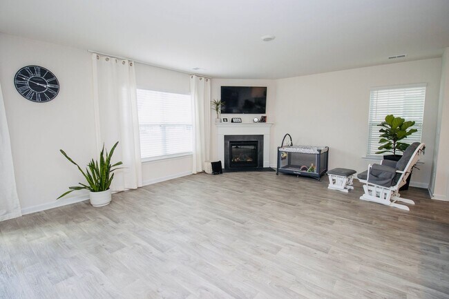 Building Photo - Gorgeous 4 Bedroom, 2 Bath Home in Bowden ...