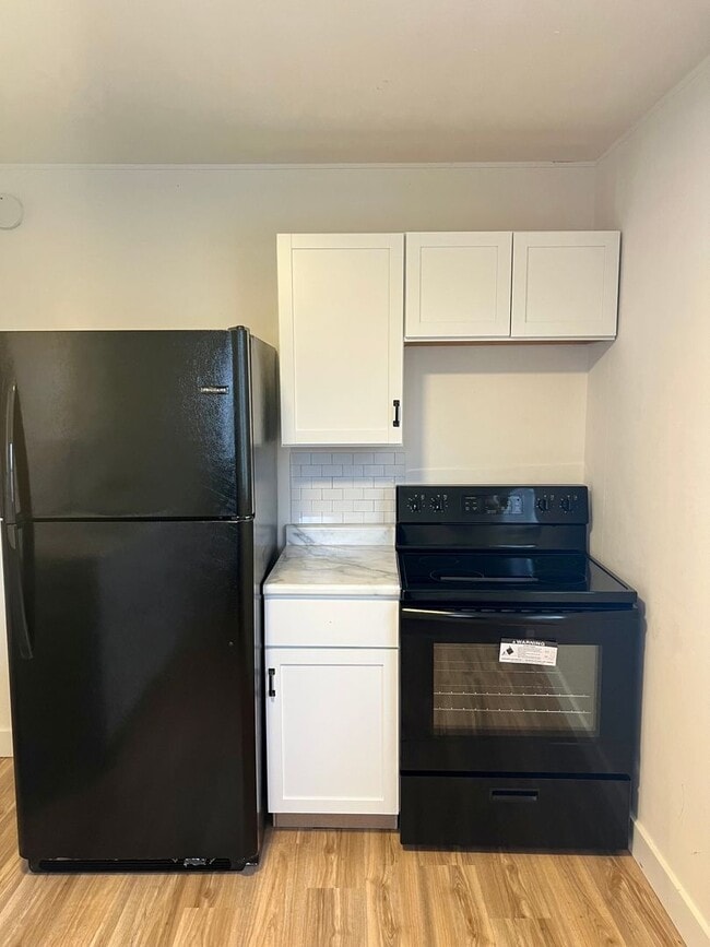 Building Photo - New Listing! 3 bedroom House!