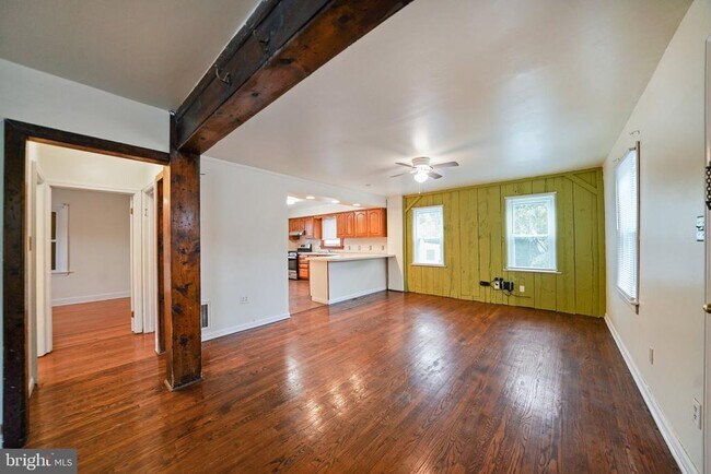 Building Photo - 624 Armstrong Ave