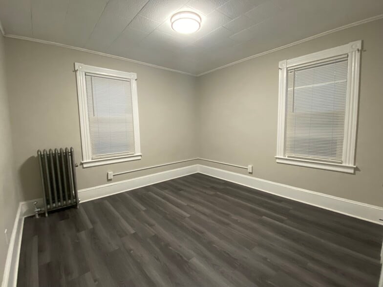 Building Photo - 46 Mooreland St