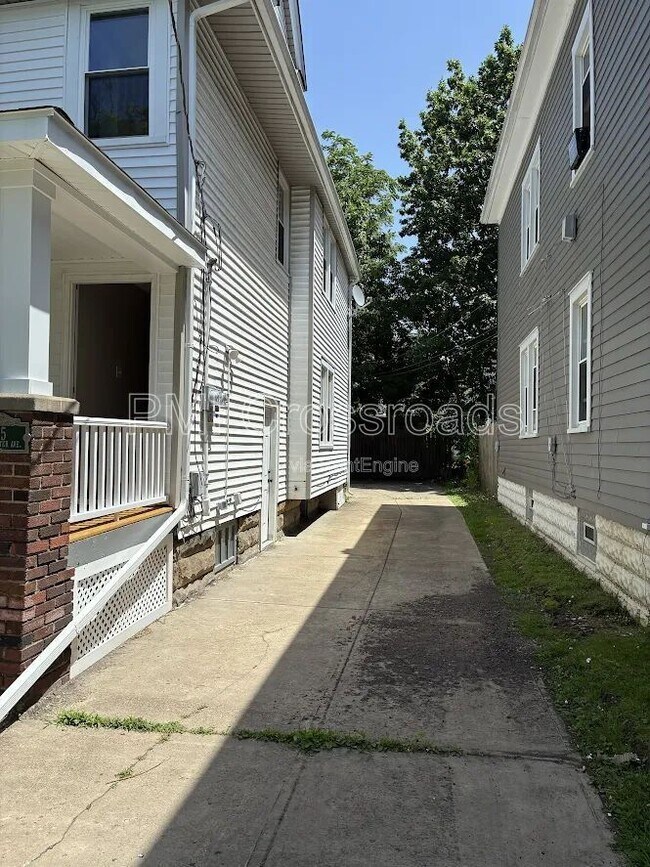 Building Photo - 1605 Winchester Ave