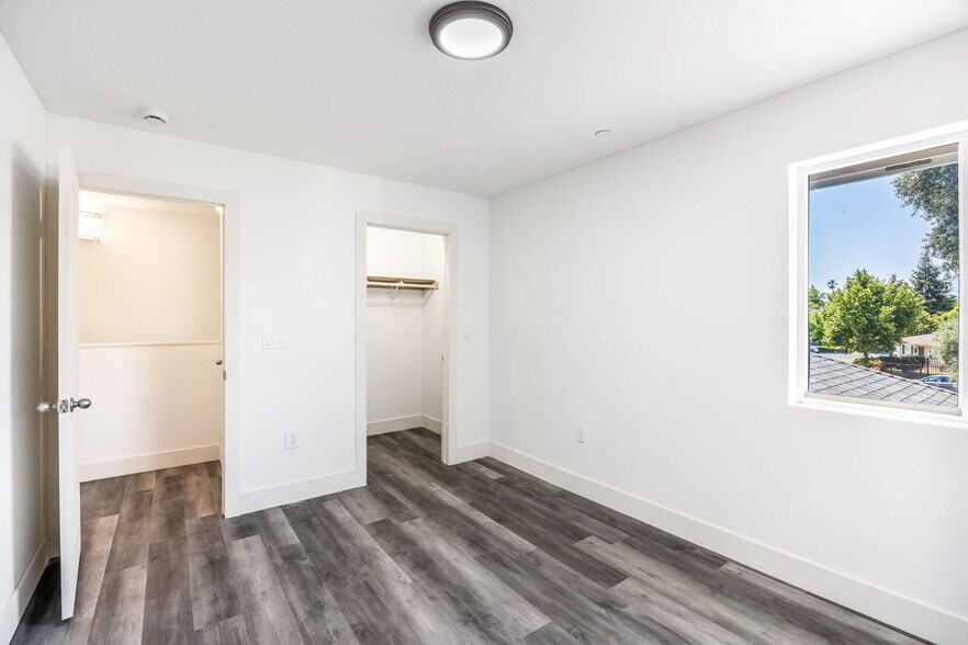 Building Photo - 2409 Cava Ct
