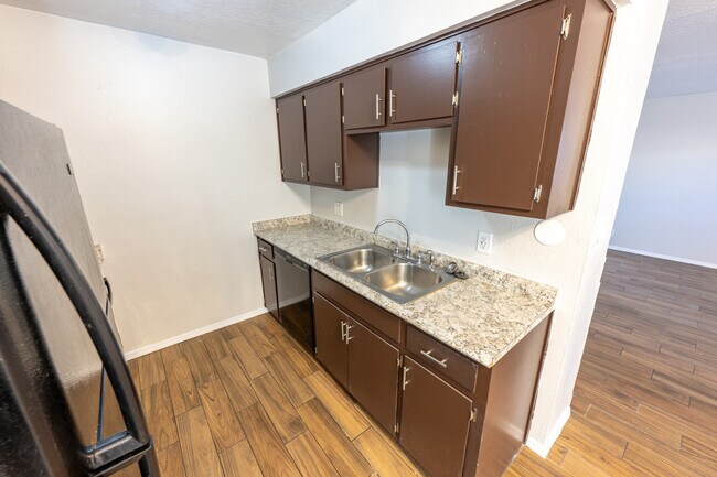 Building Photo - 309 Whispering Sands Ct SE