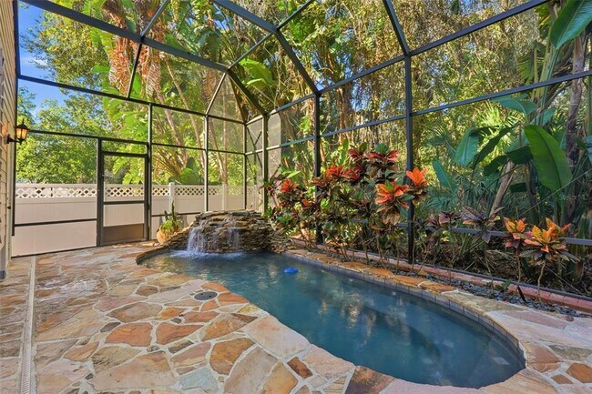 Building Photo - 815 Lake Evalyn Dr