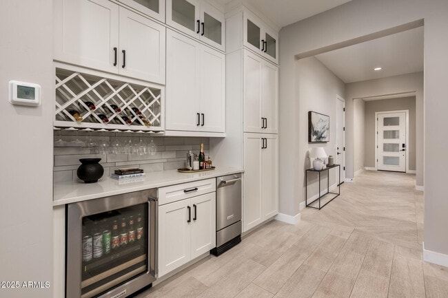 Building Photo - 6615 E Libby St