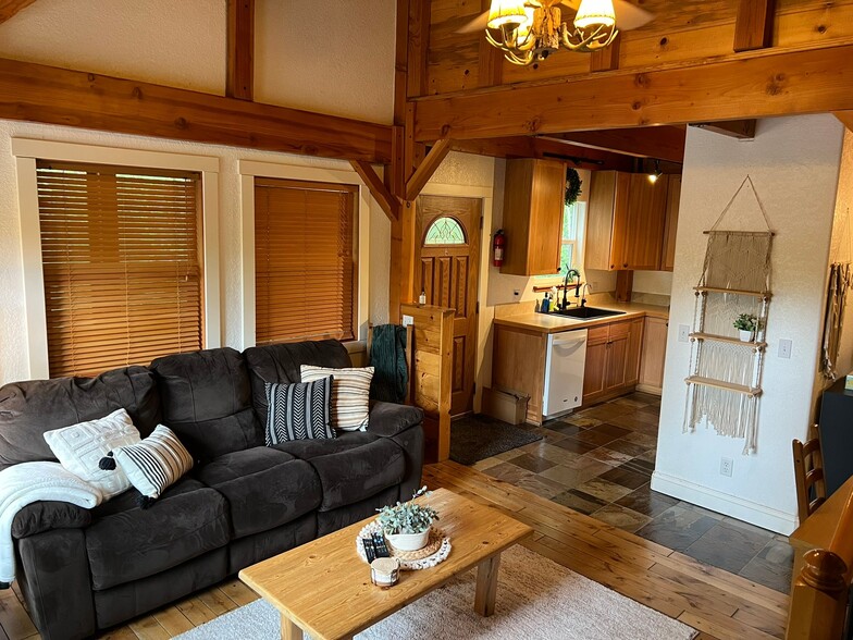 Building Photo - 2330 N Cotswald Cir