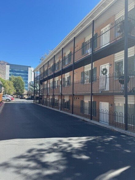 Building Photo - 162 N 400 W