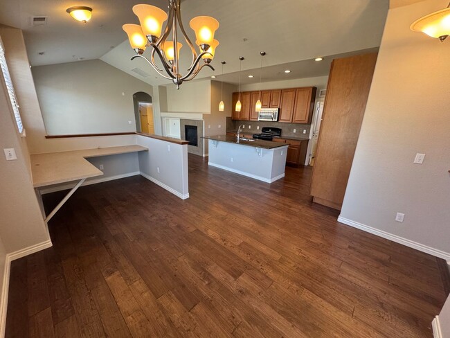 Building Photo - Lovely Townhome in Dancing Willows