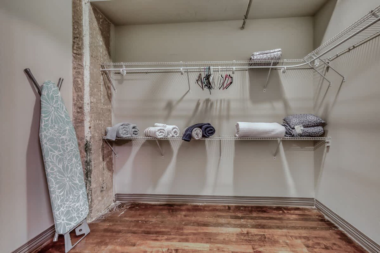 Building Photo - 500 S Ervay St