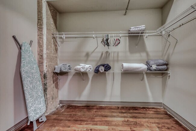 Building Photo - 500 S Ervay St