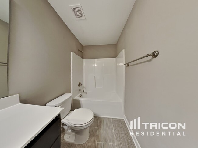 Building Photo - 135 Lasswade Ct