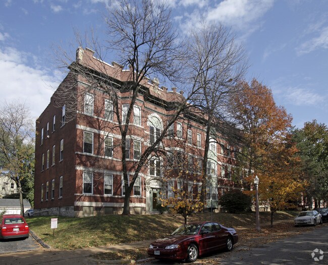 Building Photo - Sherwood Court Apartments
