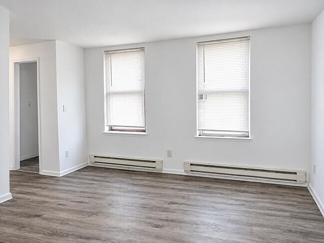 Building Photo - 142 Lark St
