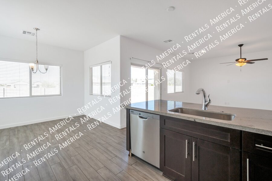 Building Photo - 35024 N Palm Dr