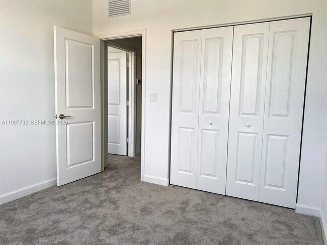 Building Photo - 1845 SE 27th Rd