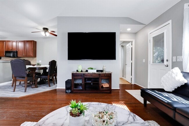 Building Photo - 15767 Cotton Tail Ln