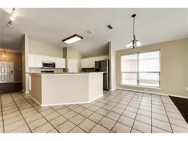 Building Photo - 9117 Newport Ln