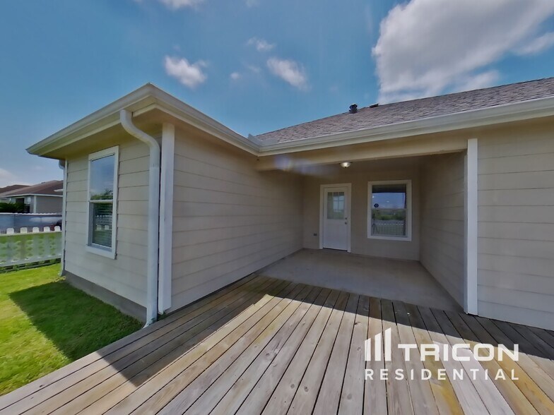 Building Photo - 5029 Hauna Ln
