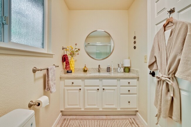 Building Photo - ADU One Bedroom Unit Available with Privat...