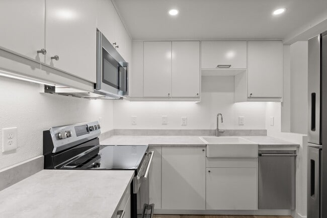 Building Photo - 108 Oswego Summit