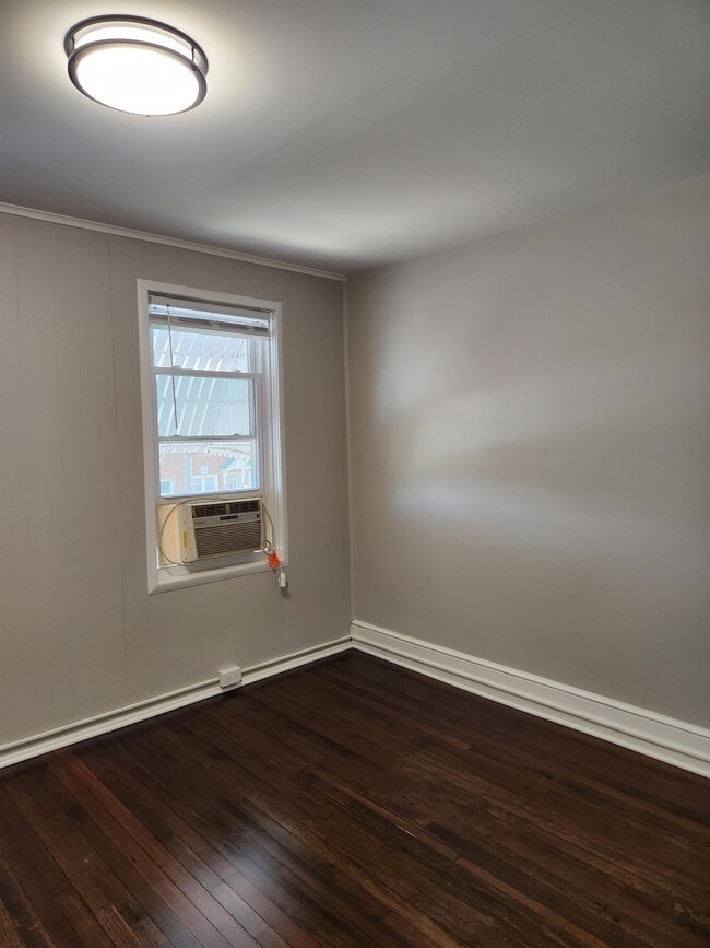Building Photo - 548 Reynolds Ave