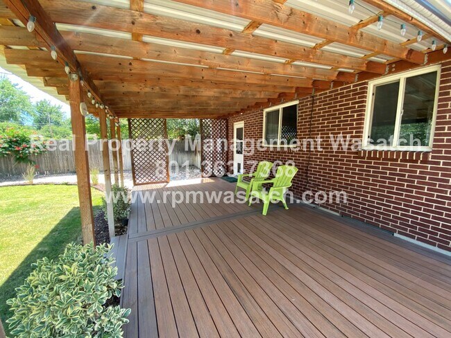 Building Photo - Come see this amazing 5 bedroom, 2 bath home